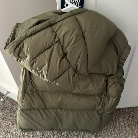 Columbia puffer vest. 2x. NWOT - Picture 3 of 3